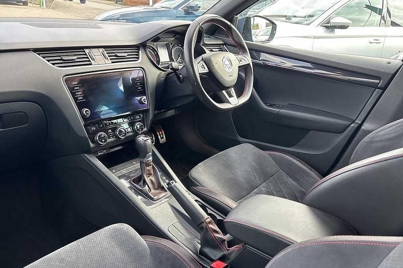 Used Skoda Octavia vRS 180 HP (132 kW) 2019 Race blue metallic Estate