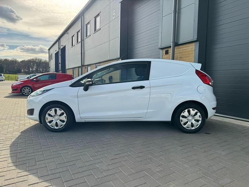 Used Ford Fiesta 75 HP (55 kW) 2015 White Van