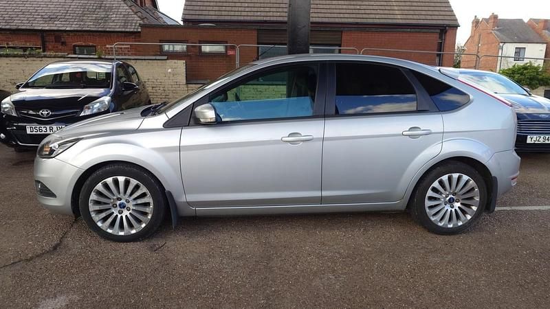 Used Ford Focus Titanium 136 HP (100 kW) 2008 Silver Hatchback