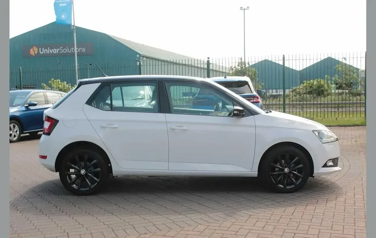 Used Skoda Fabia Colour Edition 58 HP (42 kW) 2020 Candy white black magic pearl effect Hatchback