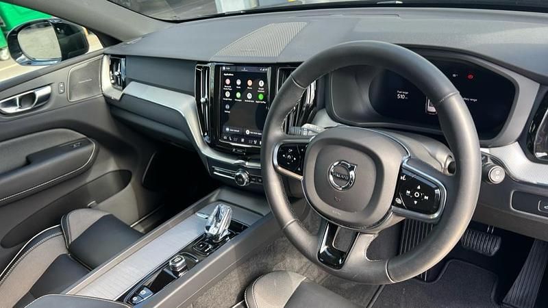 Usado Volvo XC60 Plus 350 HP (257 kW) 2024 Preto SUV
