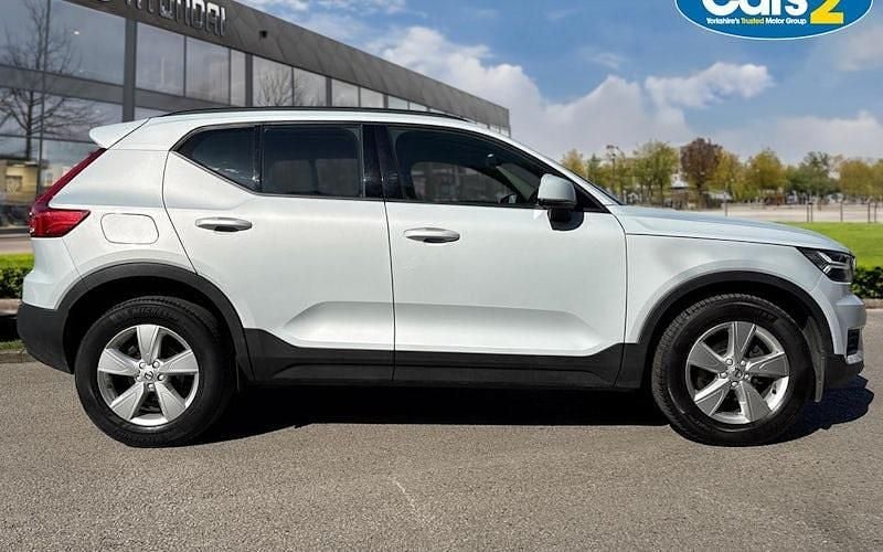 Second-hand Volvo XC40 Momentum 129 CP (94 kW) 2021 Argintiu SUV