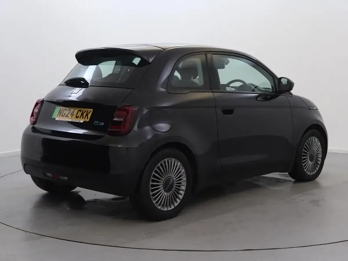 Usado Fiat 500e 86 kW (118 HP) 2024 Preto Citadino
