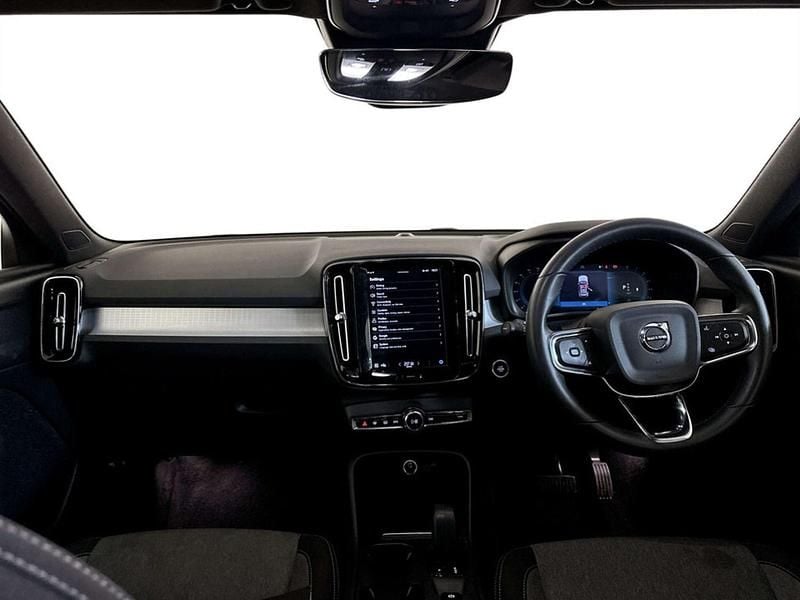 Second-hand Volvo XC40 Core 163 CP (119 kW) 2022 Negru SUV