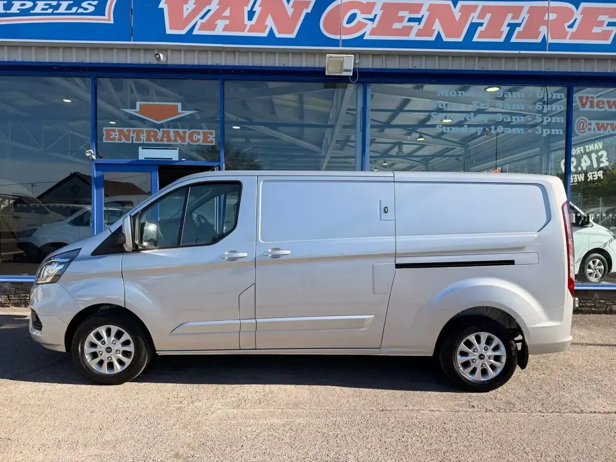 Used Ford Transit Custom Limited 130 HP (95 kW) 2022 Silver Van