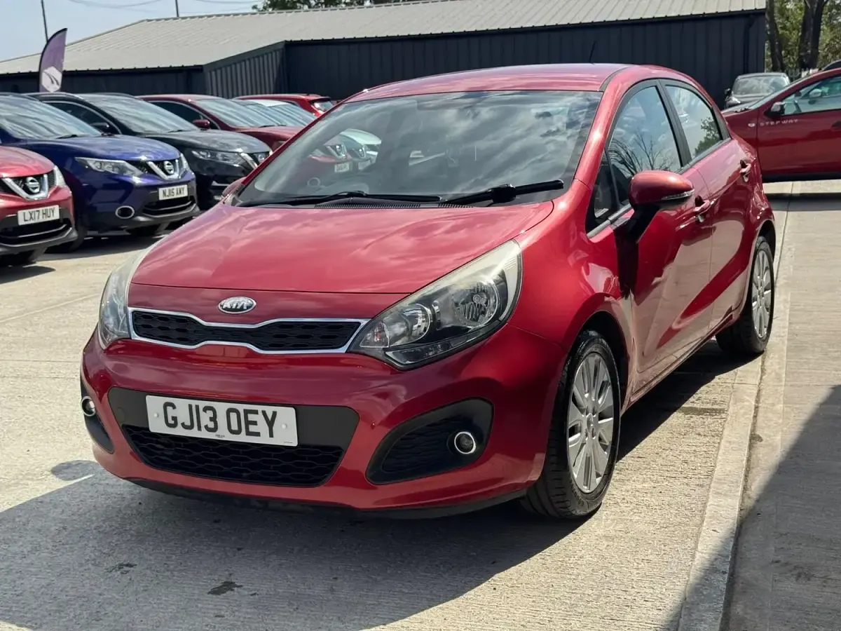 Used Kia Rio 84 HP (61 kW) 2013 Red Hatchback