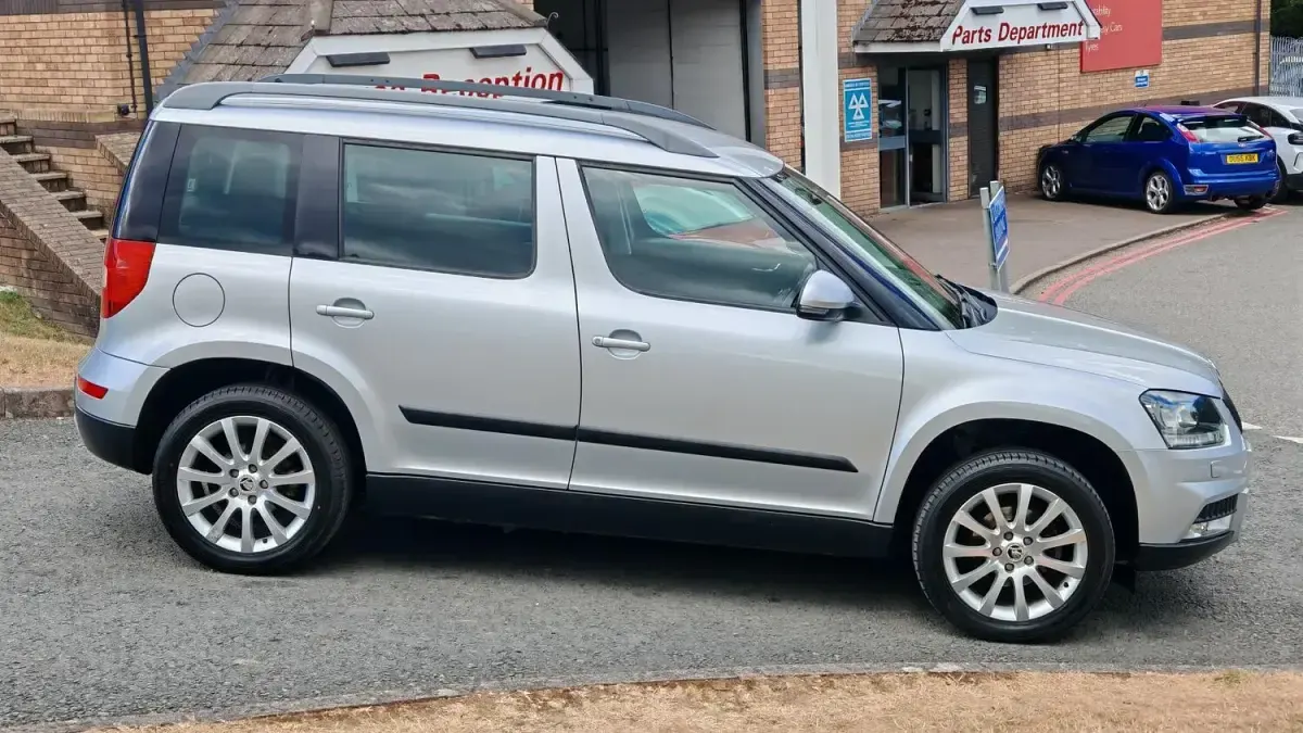 Used Skoda Yeti SE 110 HP (80 kW) 2015 Silver SUV