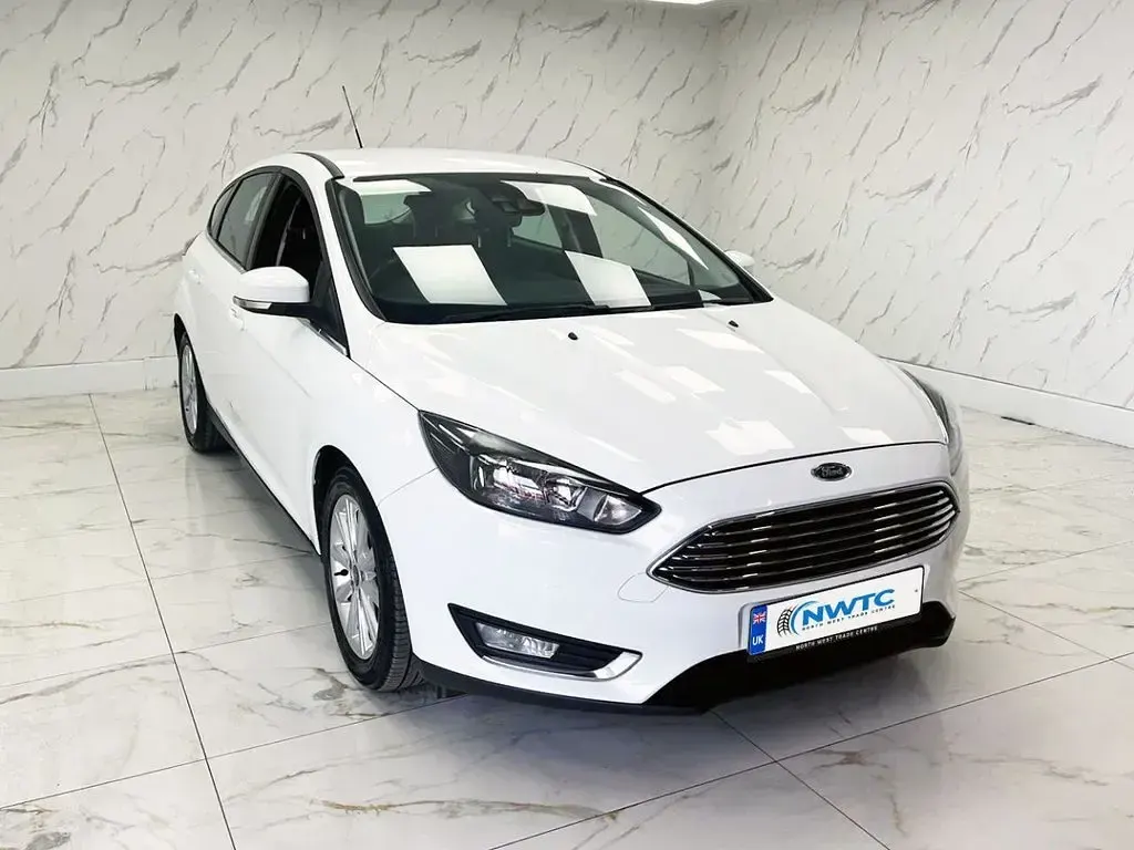 Used Ford Focus Titanium 100 HP (73 kW) 2015 White Hatchback