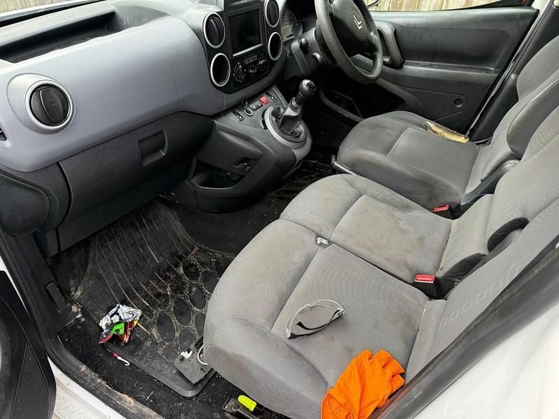 Used Citroën Berlingo 75 HP (55 kW) 2016 White MPV