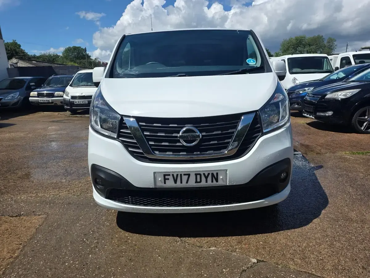 Used Nissan NV300 Acenta 95 HP (69 kW) 2017 White Van