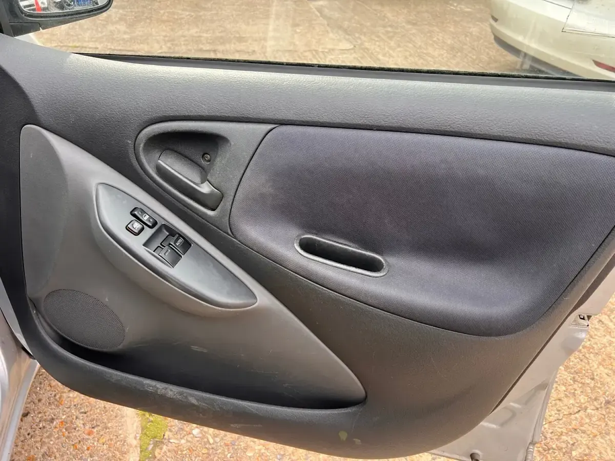 Used Toyota Yaris T3 2004 Silver Hatchback