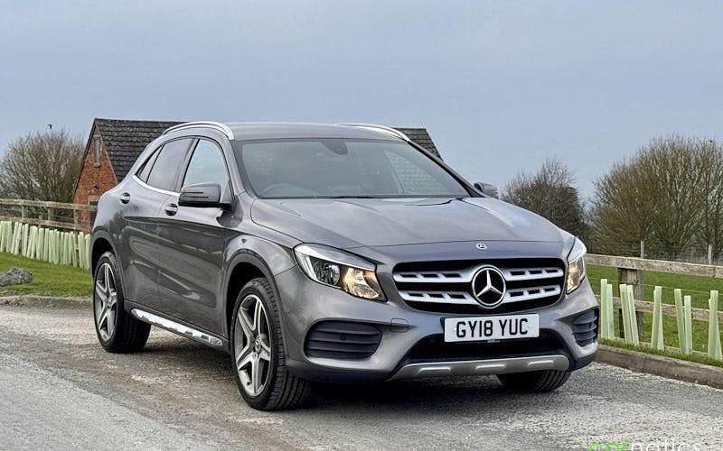 Usado Mercedes GLA200 AMG line 136 HP (100 kW) 2018 SUV