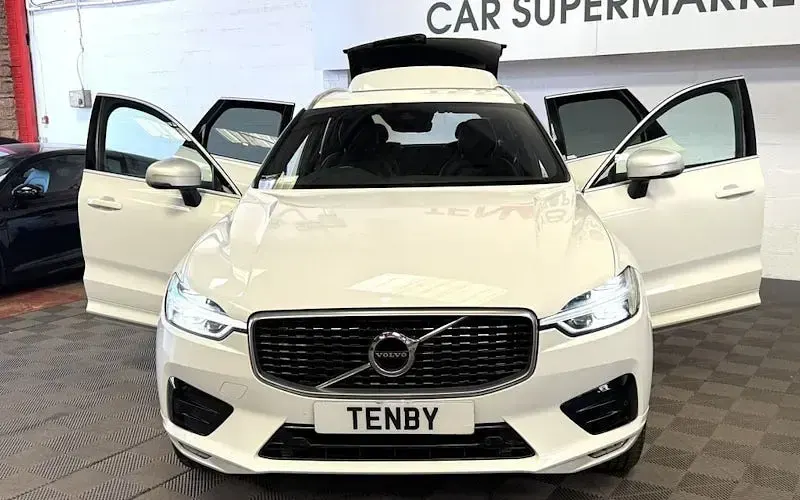 Used Volvo XC60 R-Design 190 HP (139 kW) 2018 White SUV