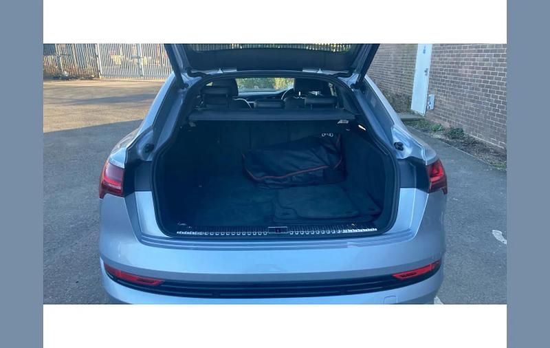 Usado Audi e-tron Sportback S-Line 300 kW (408 HP) 2022 Prateado SUV