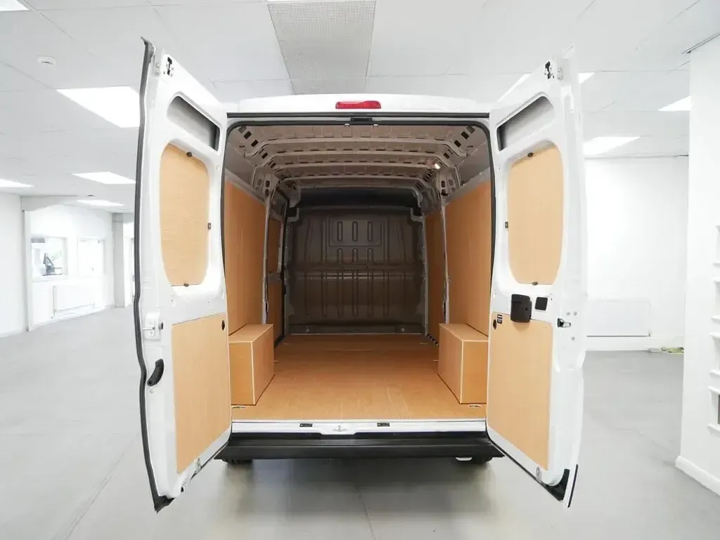 New Citroën Relay 140 HP (102 kW) 2025 White Van