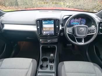 Used Volvo XC40 Core 163 HP (119 kW) 2023 Red SUV