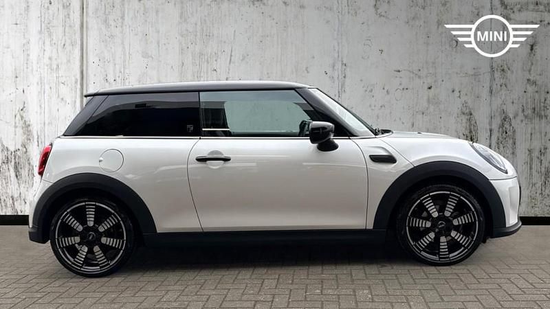 Used Mini Cooper Exclusive 134 HP (98 kW) 2023 White Hatchback