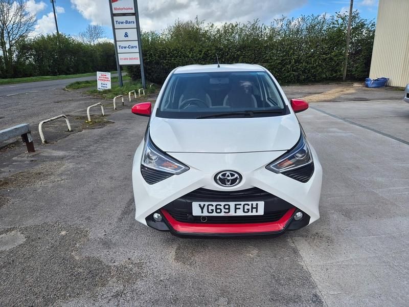 Used Toyota Aygo Trend 72 HP (52 kW) 2019 White Hatchback