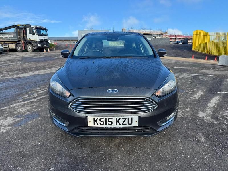 Used Ford Focus Titanium 125 HP (91 kW) 2015 Grey Hatchback