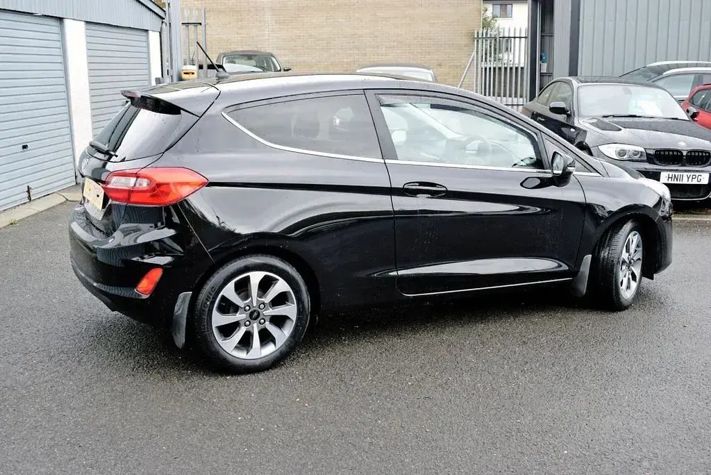 Used Ford Fiesta Zetec 100 HP (73 kW) 2018 Black Hatchback