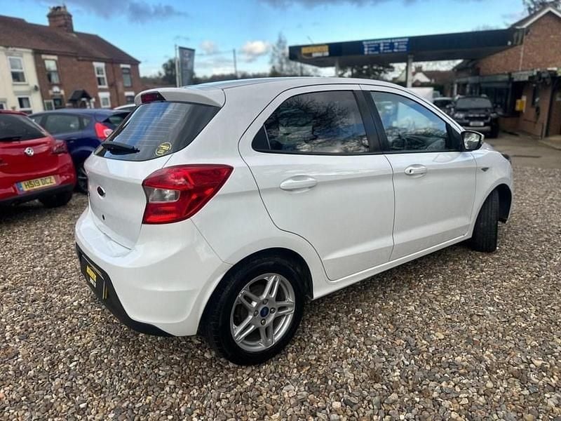 Used Ford Ka Plus Zetec 70 HP (51 kW) 2018 White Hatchback