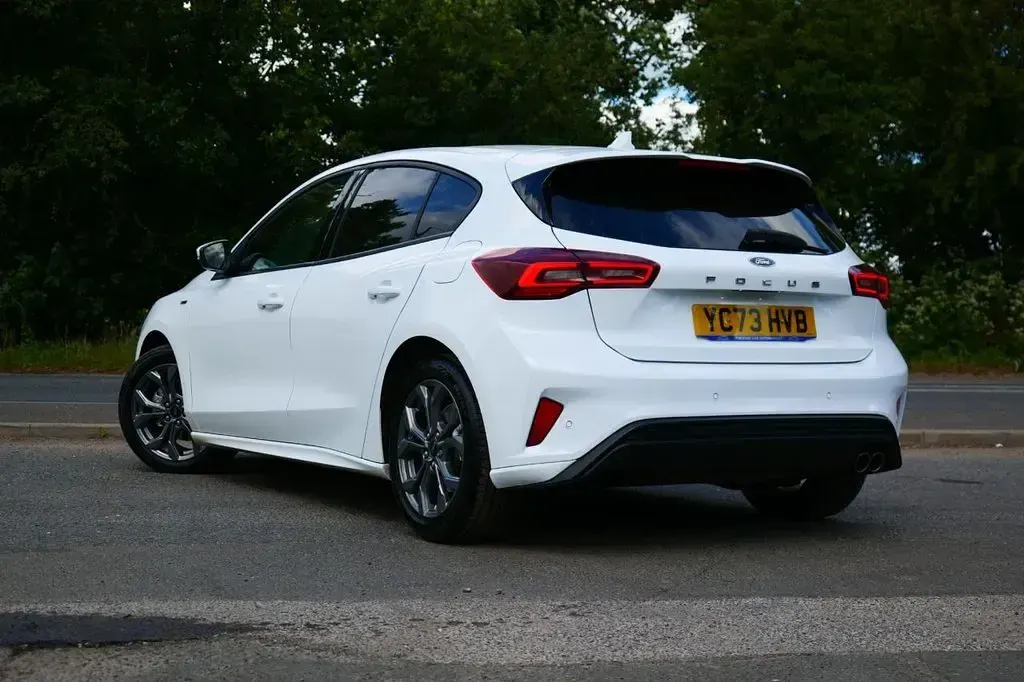 Used Ford Focus ST-Line 125 HP (91 kW) 2023 White Hatchback