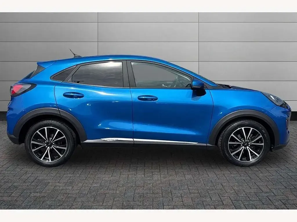Käytetty Ford Puma Titanium 125 HP (91 kW) 2020 Sininen Katumaasturi