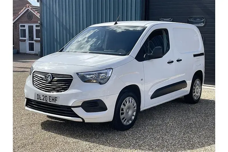 Used Vauxhall Combo Sportive 100 HP (73 kW) 2020 White MPV