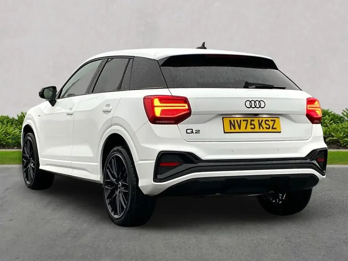 Used Audi Q2 Black Edition 150 HP (110 kW) 2025 White SUV
