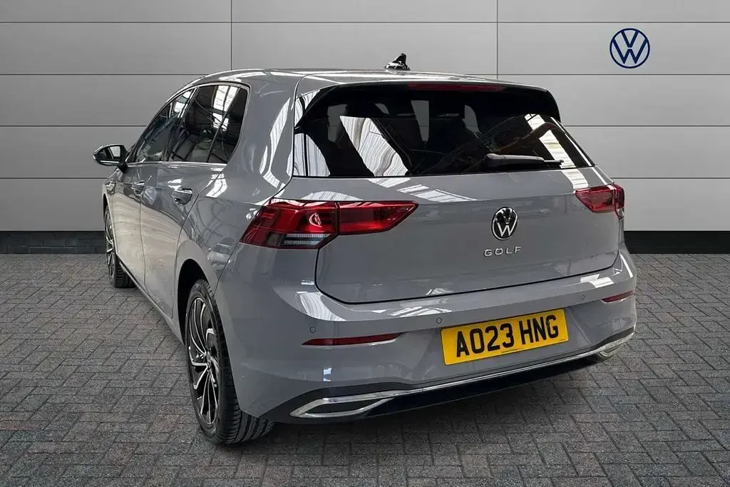 Second-hand VW Golf VIII Edition 130 CP (95 kW) 2023 Gri Hatchback