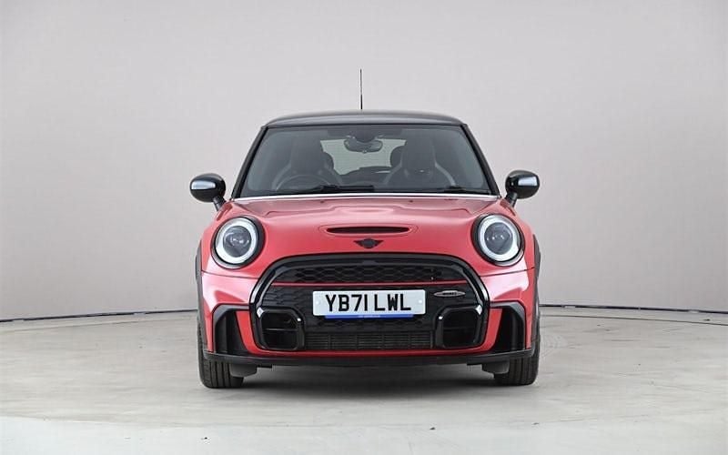 Begagnad Mini John Cooper Works Hatch 231 HK (169 kW) 2022 Röd Halvkombi