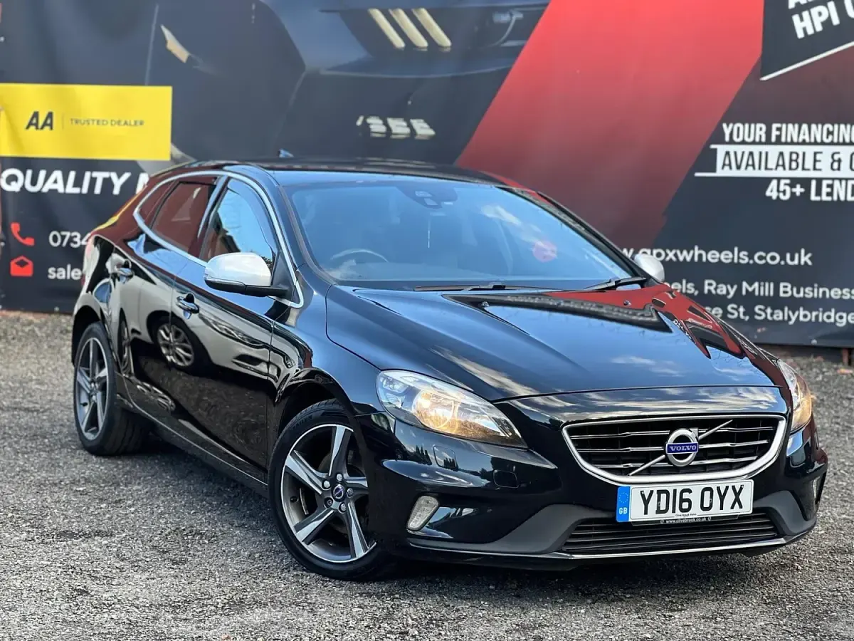Used Volvo V40 R-Design 120 HP (88 kW) 2016 Black Hatchback
