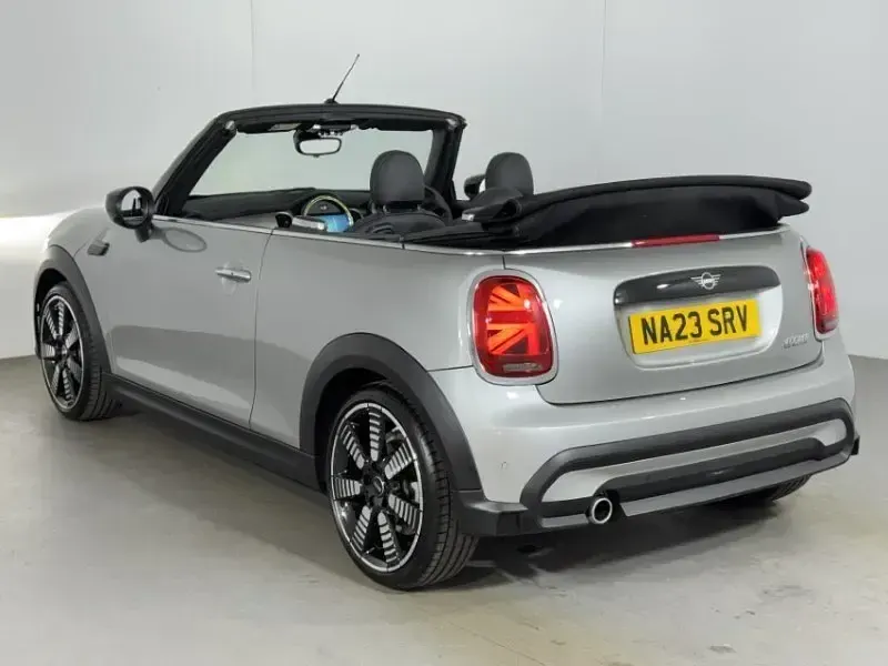 Usado Mini Cooper Cabriolet Exclusive 2023 Plateado Descapotable