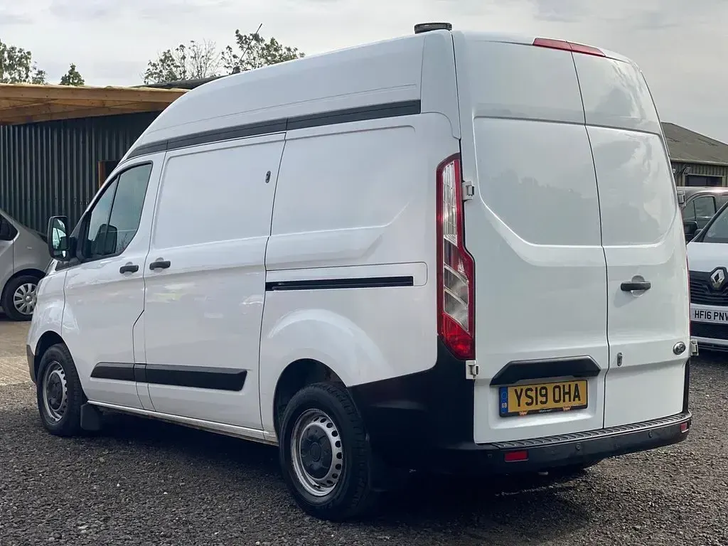 Used Ford Transit Custom 105 HP (77 kW) 2019 White Van