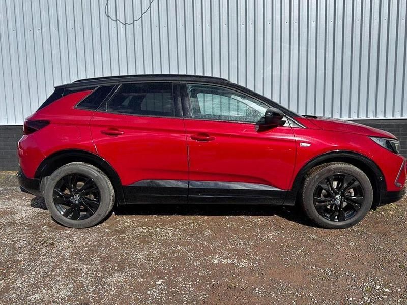 Used Vauxhall Grandland X SRi 128 HP (94 kW) 2022 Red SUV