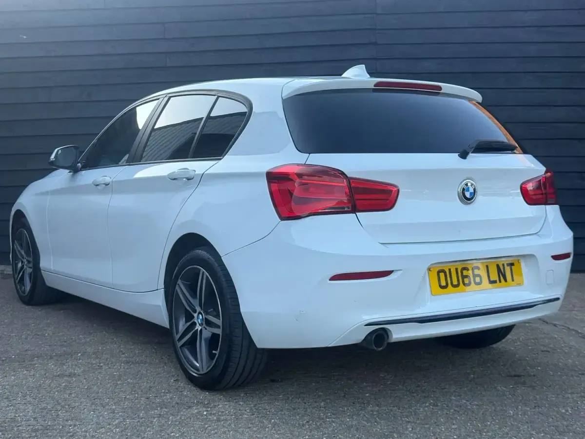 Used BMW 118 Sport Line 150 HP (110 kW) 2016 White Hatchback
