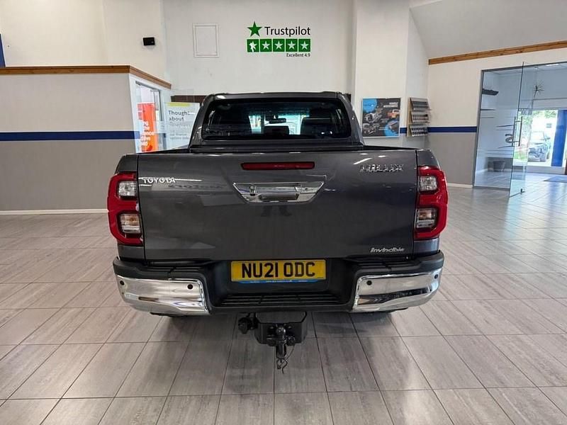 Usado Toyota HiLux 204 HP (150 kW) 2021 Cinzento Pickup
