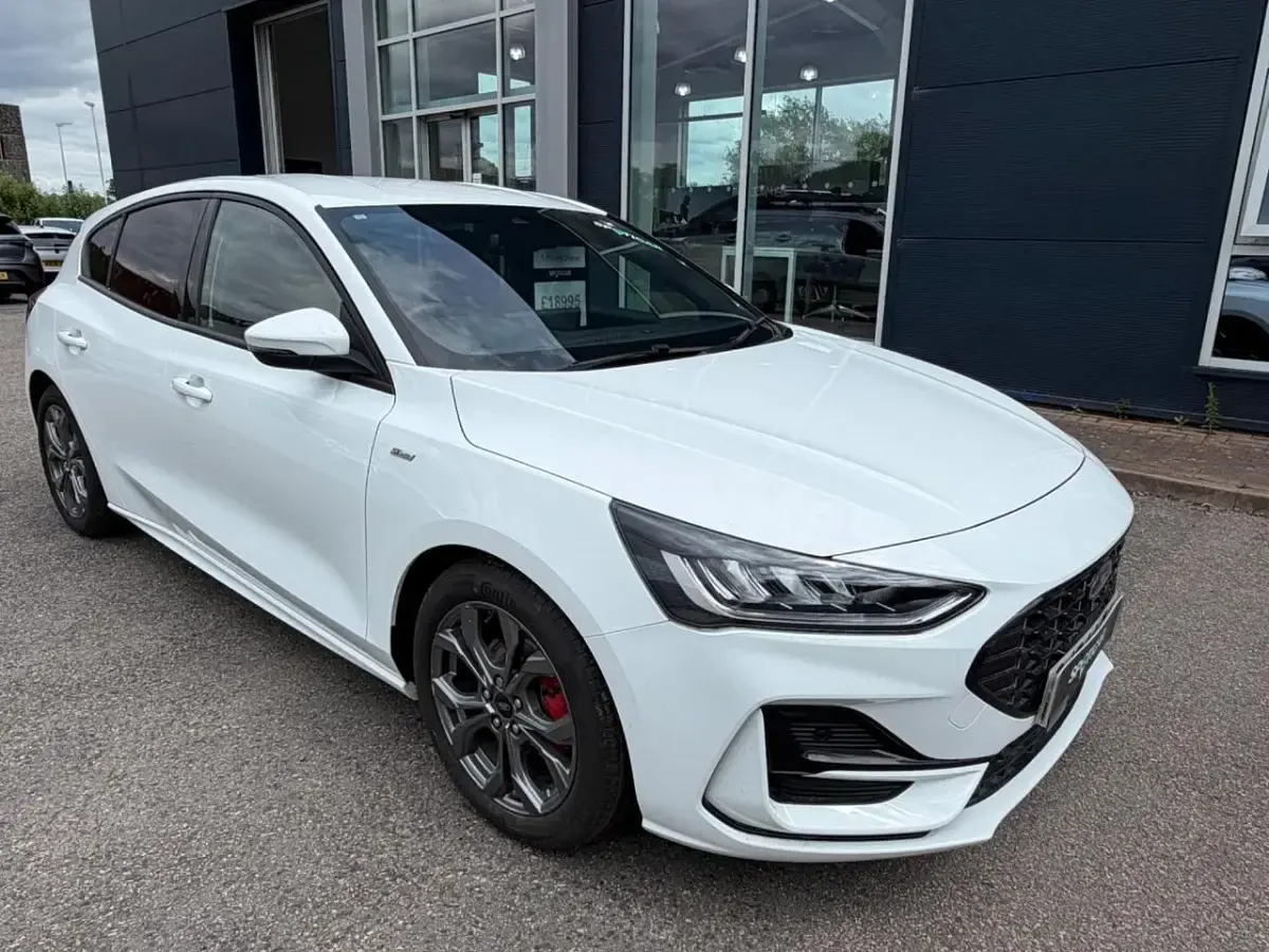 Used Ford Focus ST-Line 153 HP (112 kW) 2024 White Hatchback