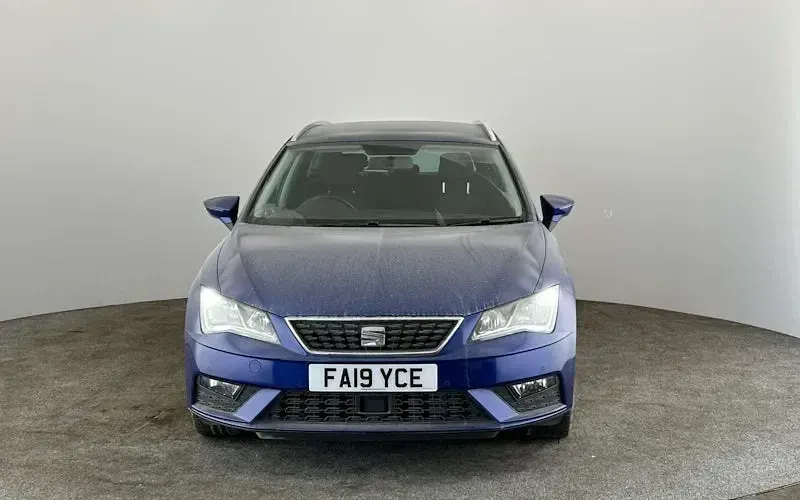 Used Seat Leon SE Dynamic 131 HP (96 kW) 2019 Blue Estate