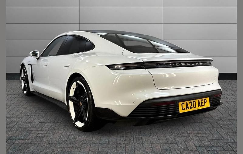 Begagnad Porsche Taycan 500 kW (680 HK) 2020 Vit Sedan
