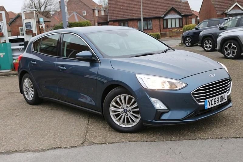 Used Ford Focus Titanium 125 HP (91 kW) 2018 Blue Hatchback