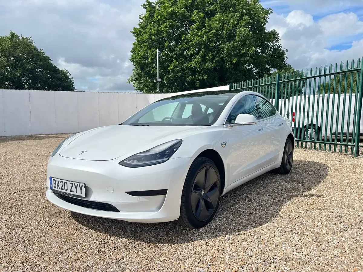 Used Tesla Model 3 Standard Range Plus 239 kW (325 HP) 2020 White Sedan