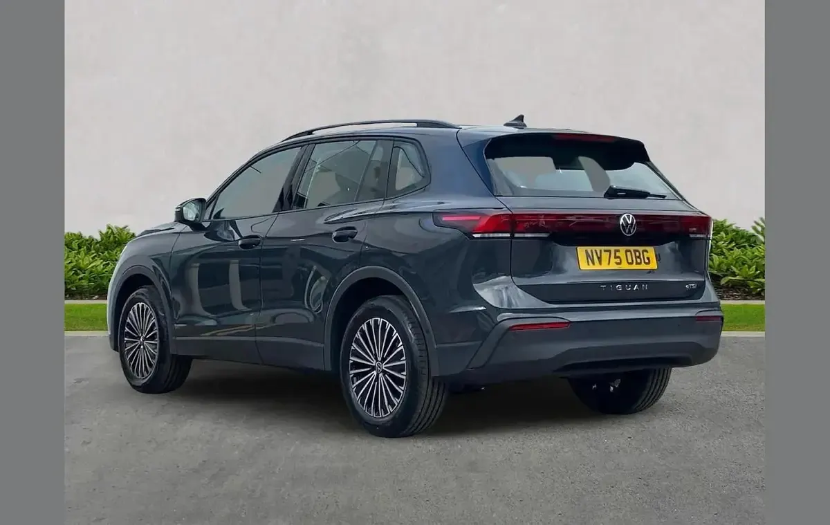 Begagnad VW Tiguan Life 128 HK (94 kW) 2026 Grå SUV