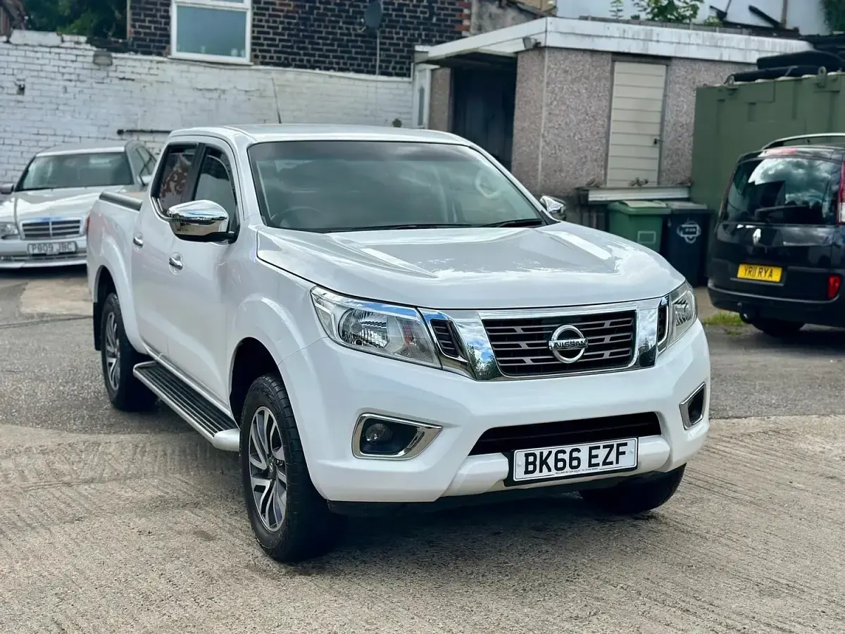 Used Nissan Navara Acenta+ 2016 White Pickup