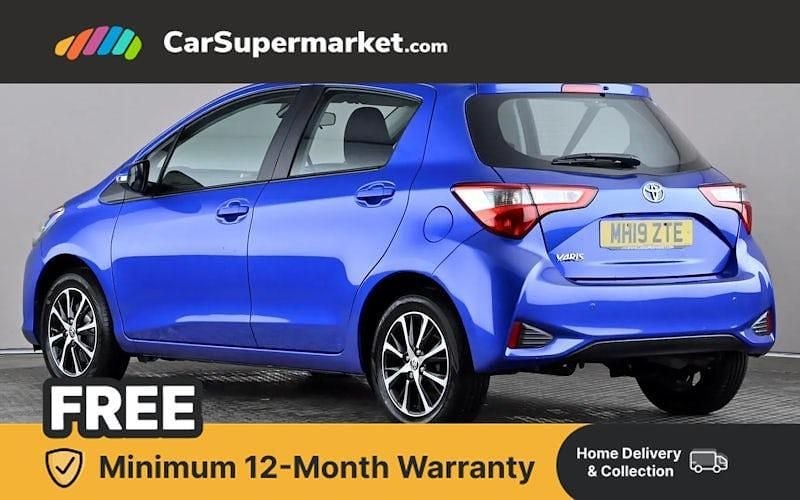 Used Toyota Yaris 111 HP (81 kW) 2019 Blue Hatchback