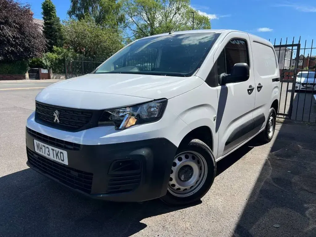 Used Peugeot Partner Premium 131 HP (96 kW) 2024 White MPV