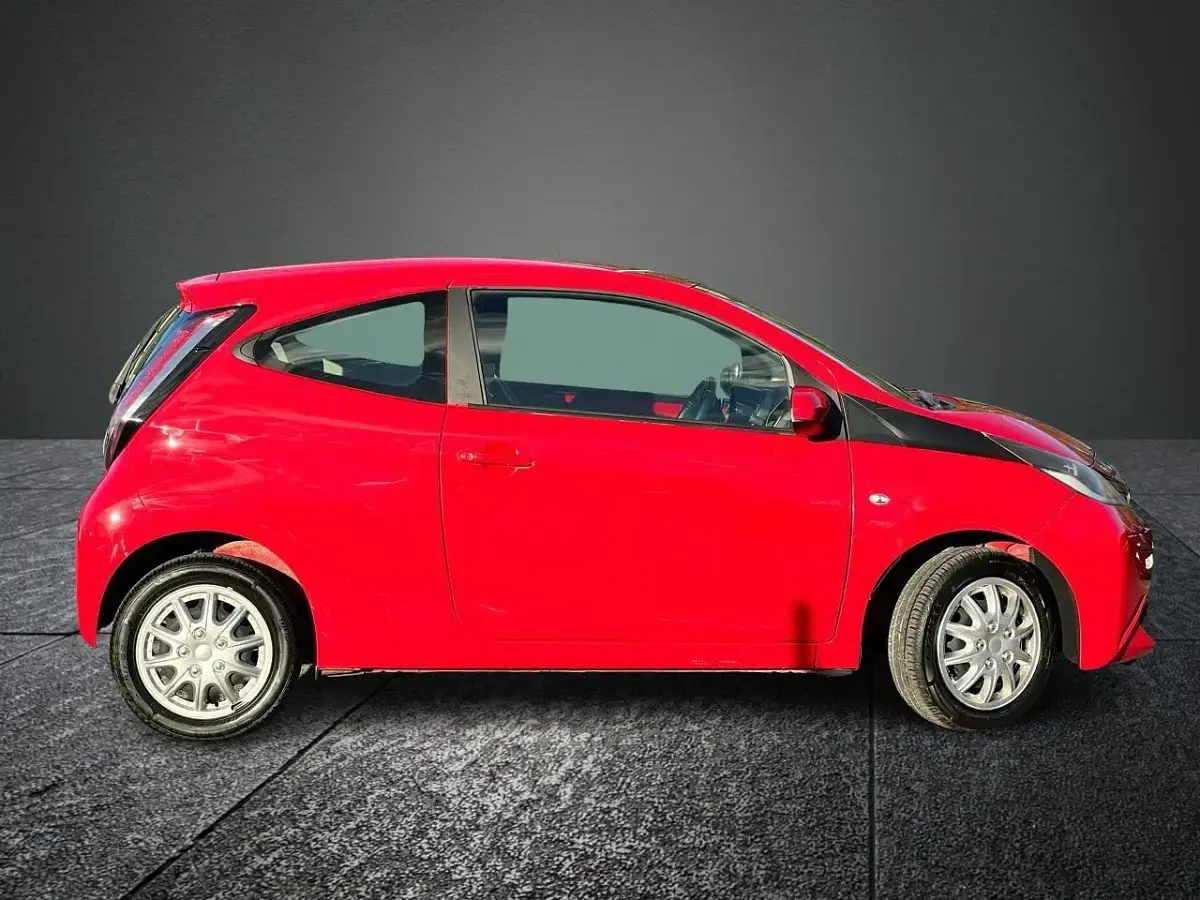 Used Toyota Aygo X-play 69 HP (50 kW) 2015 Red Hatchback
