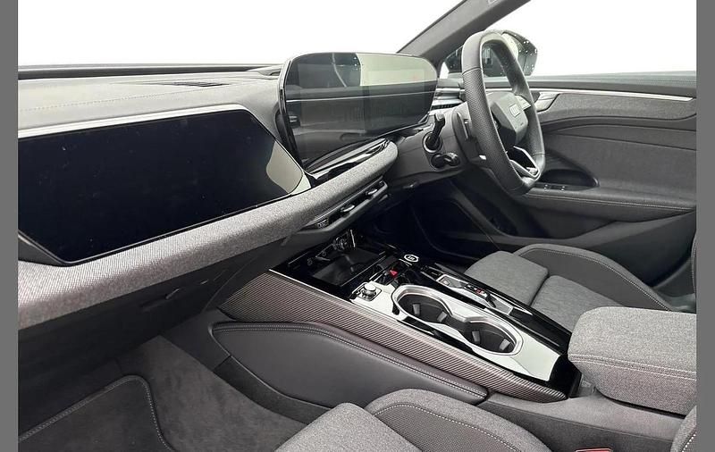 Used Audi A6 Sport 201 HP (147 kW) 2025 Green Estate