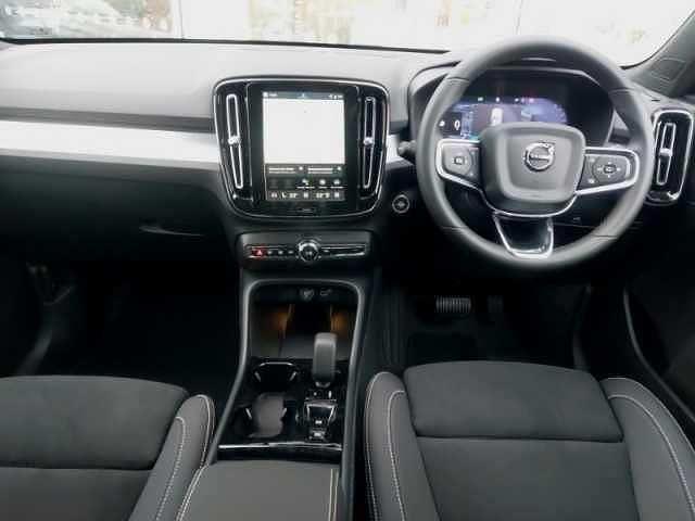 New Volvo XC40 Plus 161 HP (118 kW) 2026 SUV