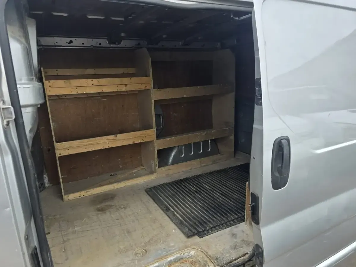 Gebraucht Vauxhall Vivaro Sportive 115 PS (84 kW) 2008 Silber Van / Kleinbus